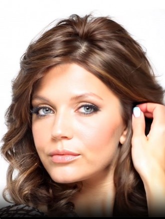 Wholesale Classic Shoulder Length Curly Brown Layered Synthetic Wigs – Capless Lightweight